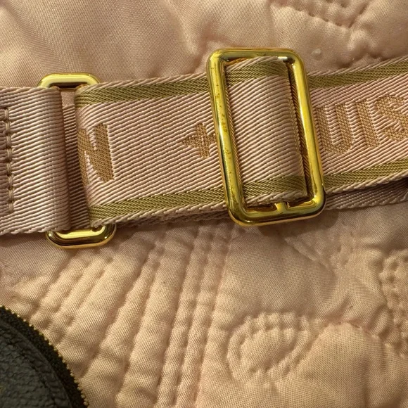 Louis Vuitton Pochette Cross Body - Picture 4 of 13